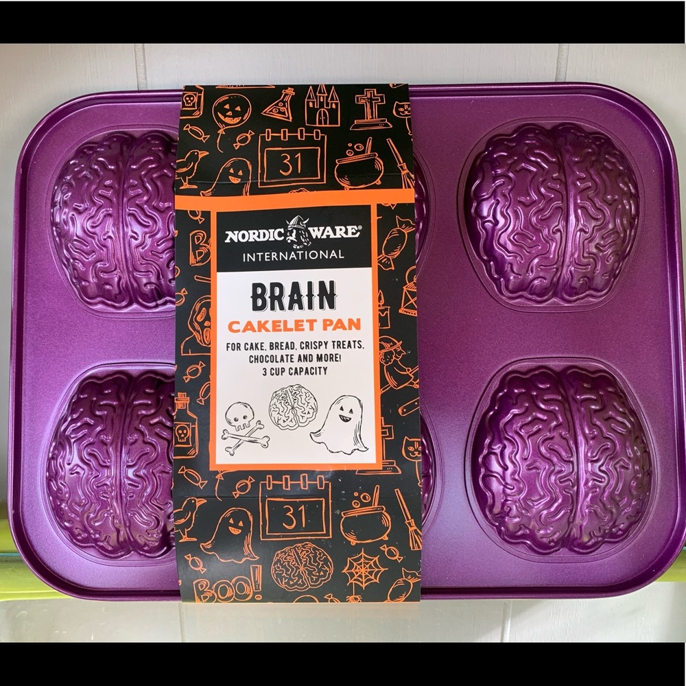 NWT Nordic Ware Brain Halloween Cakelet Cake Pan